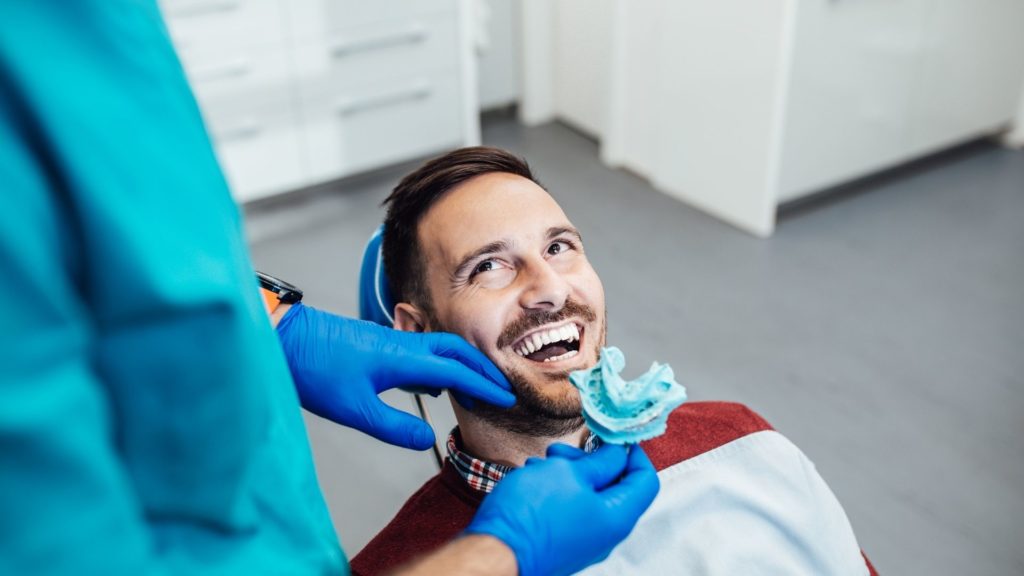 especialista em prótese dentária
