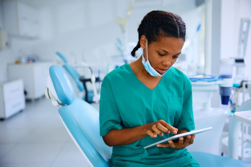 Como usar o WhatsApp integrado ao CRM para dentistas