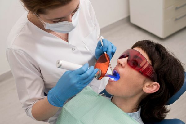 Saiba tudo sobre laserterapia na odontologia e conheça as vantagens para sua clínica