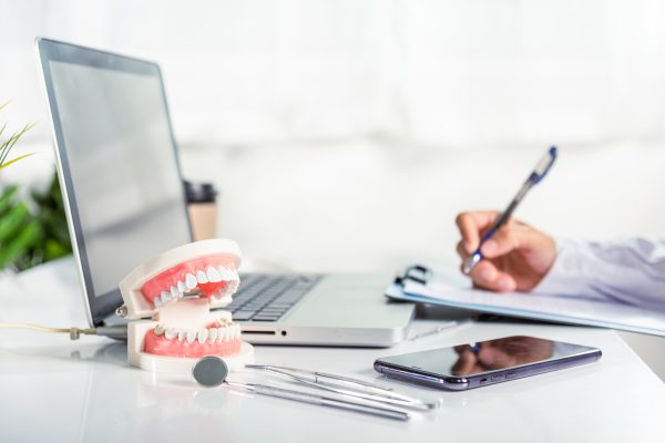 Guia completo de software odontológico: como escolher, implementar e medir resultados financeiros com o Dental Office