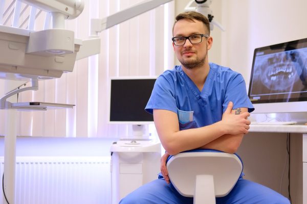 Risco jurídico na Clínica Escola: como a validação digital de prontuários protege a instituição